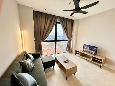 LA 1-10 Pax Cozy Home Tropicana 3Rooms 4QBeds Wifi&TV Apartment in Petaling Jaya