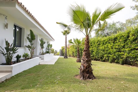 Large 5 bedroom Villa with heated pool + sea views Villa in Sitio de Calahonda