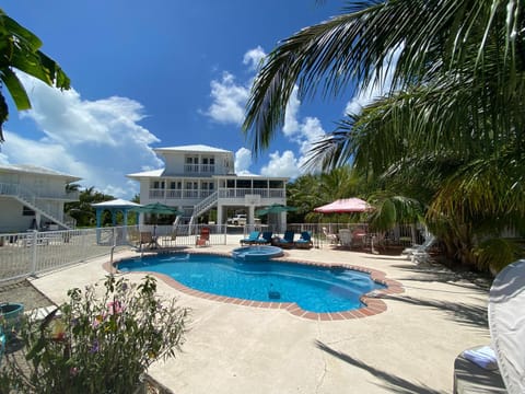 Ocean View with Pool, 4 bedroom Vila Near Key West Chalet in Cudjoe Key