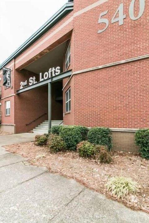 Lofts 106 - One Bedroom Downtown Apartment Condo in Clarksville