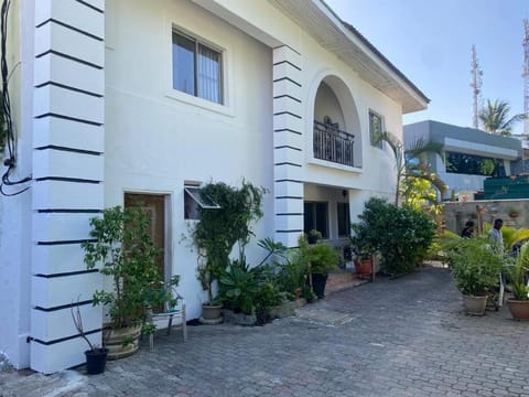 Studio C, (Studio Apartment) Hillside Gardens Condo in Lagos