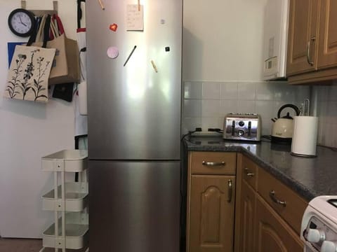 Entire 2 bed apartment - Up to 4 guest - 10 min from station and town centre Eigentumswohnung in Wokingham