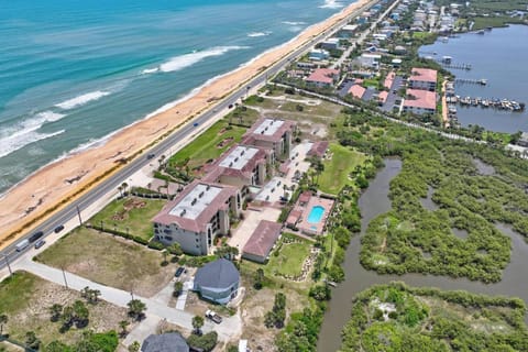 Oceanside Luxury Condo - Ocean View - Pool - Intracoastal Access Casa in Beverly Beach