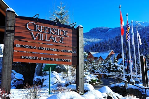 Lodging Ovations Hotel in Whistler