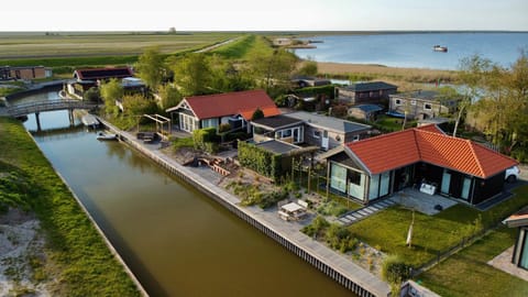 Ferienhaus mit Zugang zum Wasser House in Anjum