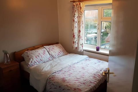 Two bedroom maisonette close toWarwick Uni Condo in Coventry