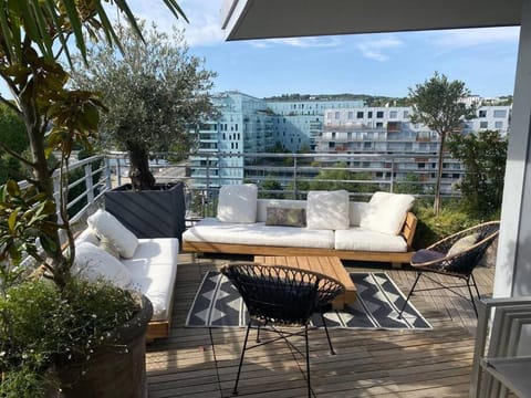 Flat with wonderfull terrassa parc view Apartment in Issy-les-Moulineaux