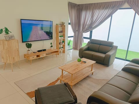 TV and multimedia, Living room, Seating area, Evening entertainment