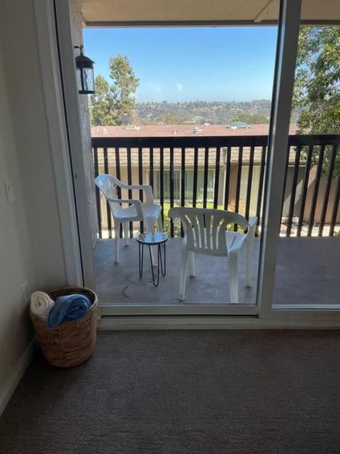 Cheerful 4-bedroom home in SD, 30-DAY MINIMUM STAY Haus in Linda Vista