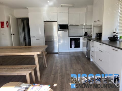 Alpine Mountain View 3 - Jindabyne Apartment in Jindabyne