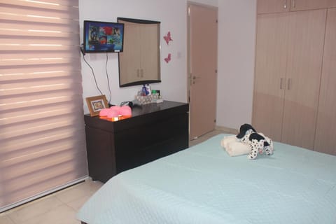 Bed, TV and multimedia, Bedroom, wardrobe