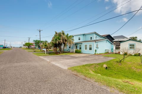 Beautiful Rockport Home - Walk to Aransas Bay! House in Rockport
