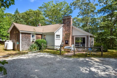 13325 - Stellar Wellfleet Home with Vaulted Ceilings Dogs Welcome with New AC System Haus in Wellfleet