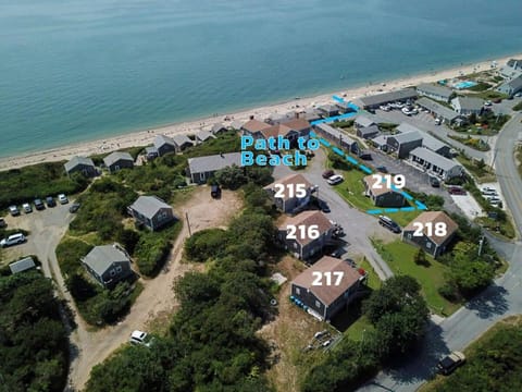 12217 - Beautiful Views of Cape Cod Bay Access to Private Beach Easy Access to P-Town Maison in North Truro
