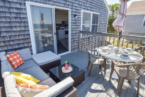 12216 - Beautiful Views of Cape Cod Bay Access to Private Beach Easy Access to P-Town Haus in North Truro