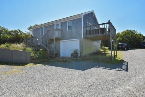12215 - Beautiful Views of Cape Cod Bay Access to Private Beach Easy Access to P-Town Casa in North Truro