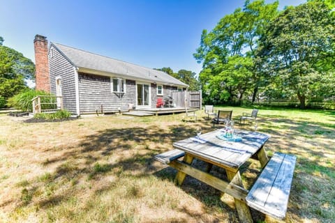 14482 - Exceptional Home with Backyard Oasis Close to Great Pond Bay and Ocean Beaches Haus in North Eastham