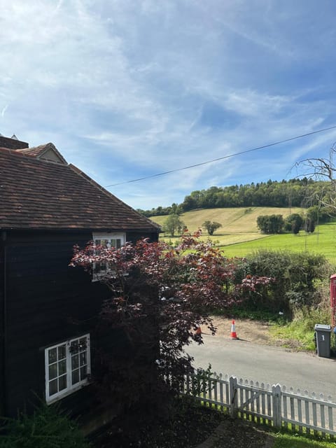 Gorgeous Cottage in Skirmett with Parking House in Wycombe District