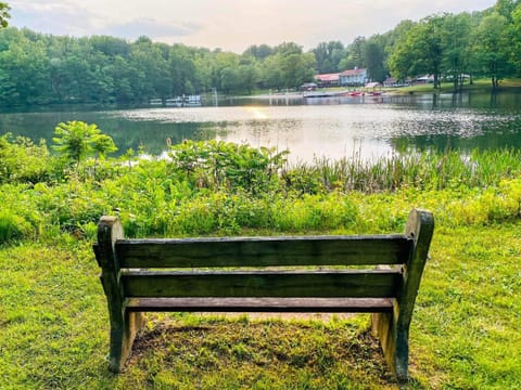 Modern Cabin With Hot Tub Grill Lake Beach Wineries Hiking Fishing And Hershey Park Family And Pet Friendly Superhosts On AB&B House in Mount Gretna