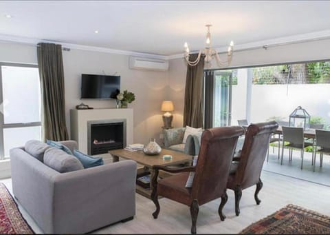 13 La Gratitude Luxury Apartment-with backup power for loadshedding Villa in Stellenbosch