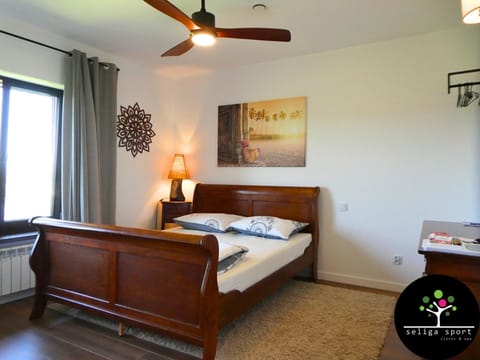 Bed, TV and multimedia, fireplace, air conditioner