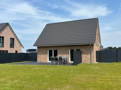 Property building, Garden, Garden view