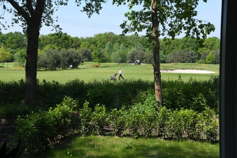 Boshuis Golfzicht "Wellness, Golf & Nature" Maison in Oosterhout