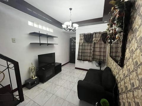 HOUSE FOR RENT IN LASPINAS Eigentumswohnung in Las Pinas