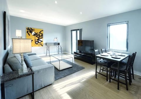 New luxurious and business APT Apartment in Swansea