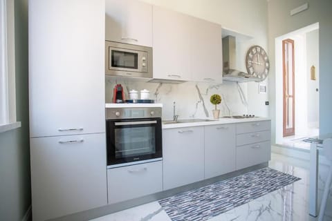 Kitchen or kitchenette, minibar, pet friendly, stove