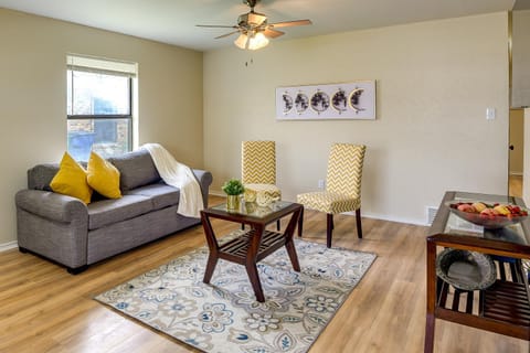 Waxahachie Townhome with Fire Pit 3 Mi to Downtown! Casa in Waxahachie