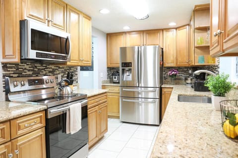 Coffee/tea facilities, dishwasher, minibar, pet friendly, stove, toaster, kitchen