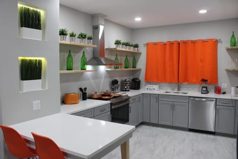 Kitchen or kitchenette, dishwasher, minibar, pet friendly, toaster