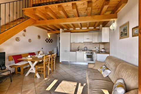 Residence Le Brede - Appartamento 12 -Rebomaholidays Condo in Lake Garda