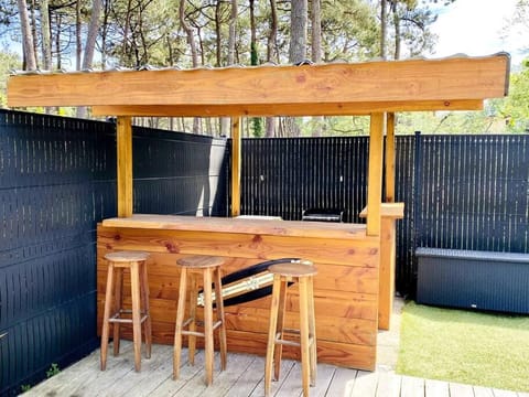 Patio, Day, Dining area