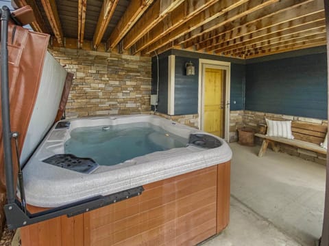 5410 Cross Country Mountain Ski Getaway with Hot Tub & Pool! home Haus in Summit Park