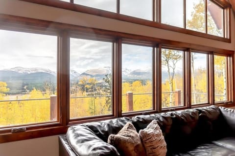 Secluded Custom 5 BR with Panoramic Mountain Views House in Park County