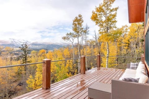 Secluded Custom 5 BR with Panoramic Mountain Views House in Park County