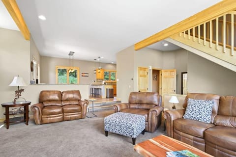 Lovely 3BR with Workspace Views Near Skiing Parks House in Silverthorne