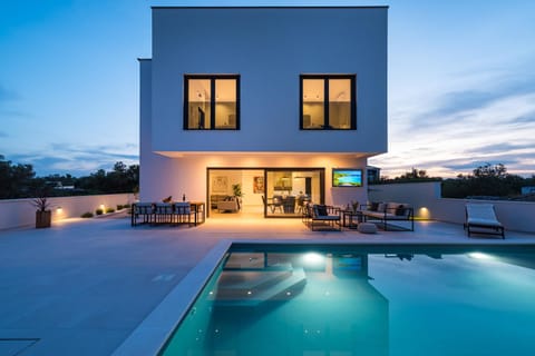 Property building, Pool view, Swimming pool