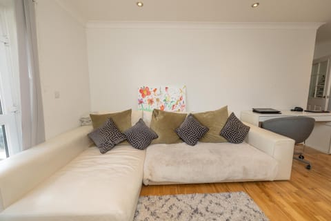 Newly refurbished apartment Vacation rental in Beckenham