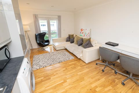 Newly refurbished apartment Vacation rental in Beckenham