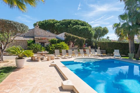 New! Villa Ses Rodes, Pool, Wifi, Bbq, Jacuzzi Villa in Portocolom