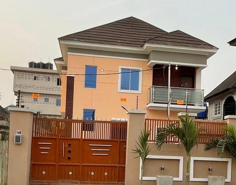 Lovadek Spacious Apartment Eigentumswohnung in Lagos