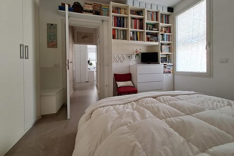 Bed, Library, Photo of the whole room