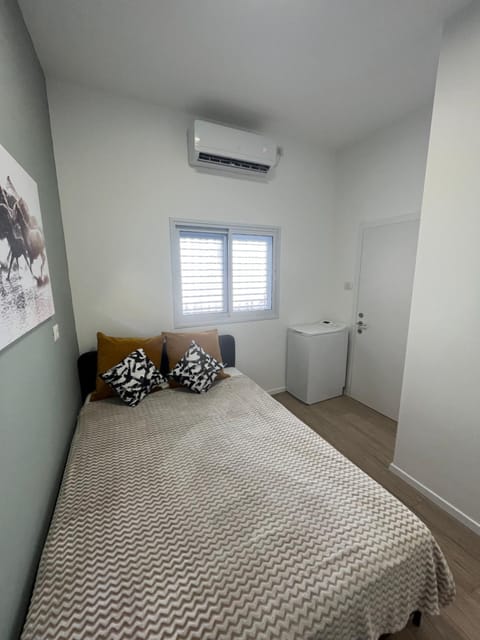 Bed, Photo of the whole room, Bedroom, air conditioner