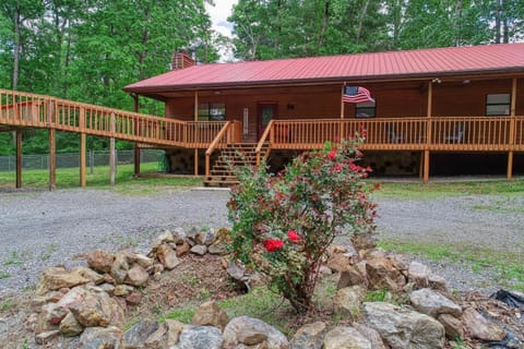 Andy Woods Lodge - 4 Bedrooms, 1,5 Baths, Sleeps 8 home House in Cosby