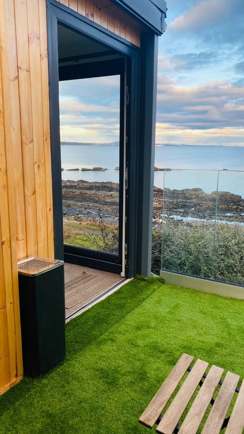 Luxury beach front rooms- PMA Capanno nella natura in Kirkcaldy