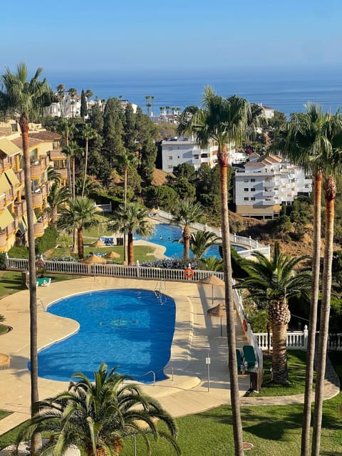 Sunny Coast Panoramic views to the Coast Wifi 2 Swimmingpools Kitchen Living Room Parking at door Apartment in Sitio de Calahonda