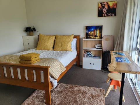 TV and multimedia, Photo of the whole room, Seating area, Breakfast, hair dresser